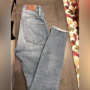 Curvy High-Rise Skinny Jeans in Ontario: Distressed-Hem Edition size 25S